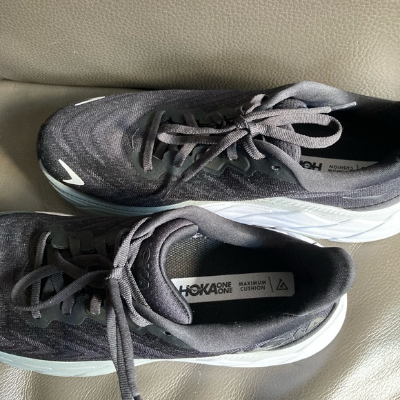 Hoka One One W Ahari 6 . Only worn once . - Picture 5 of 7